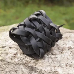 Epic Armoury Gevlochten Leren Armband, Zwart