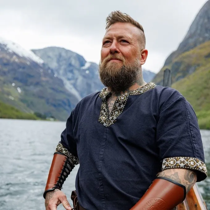 Leonardo Carbone Keltische Tuniek, Korte Mouwen, Zwart - Afbeelding 2