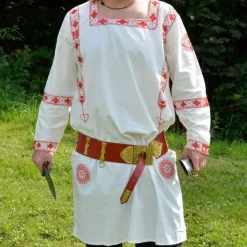 Tunica Manicata, Rood